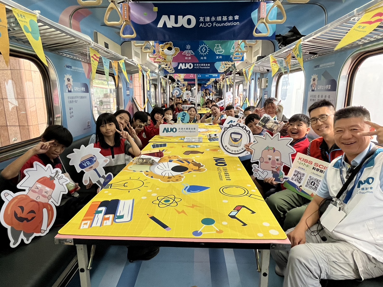 人生就是博永續基金會參與「臺灣科普環島列車」，設計基礎科學車廂課程，以「淨零碳排和永續能源」為主題，讓學生透過創意實驗認識淨零知識，以及思考生活中的減碳行為